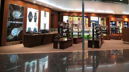 A duty free shop at Noi Bai International Airport in Hanoi (Photo: laodong)